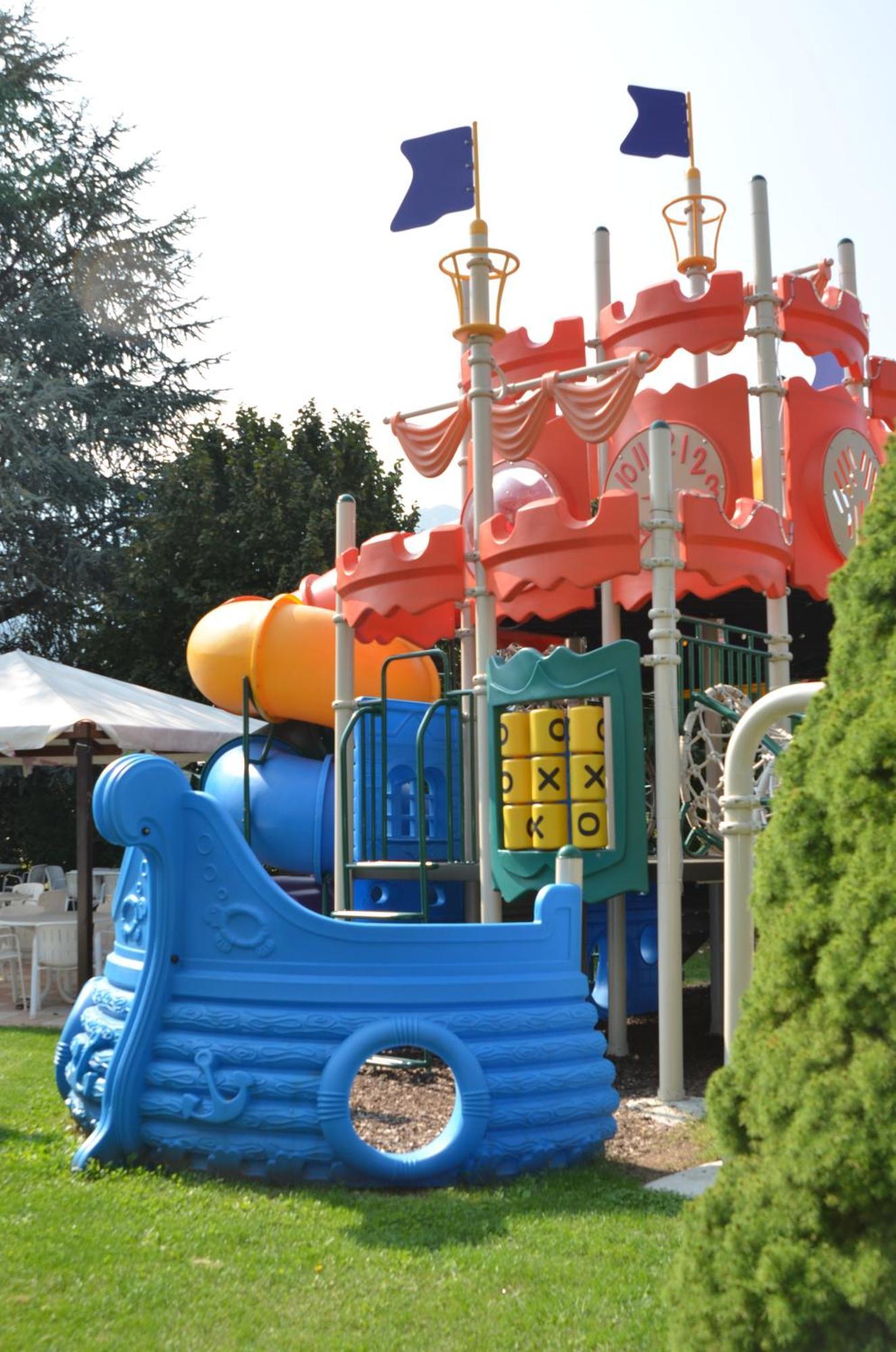 Family Hotel Primavera Levico Terme Eksteriør billede