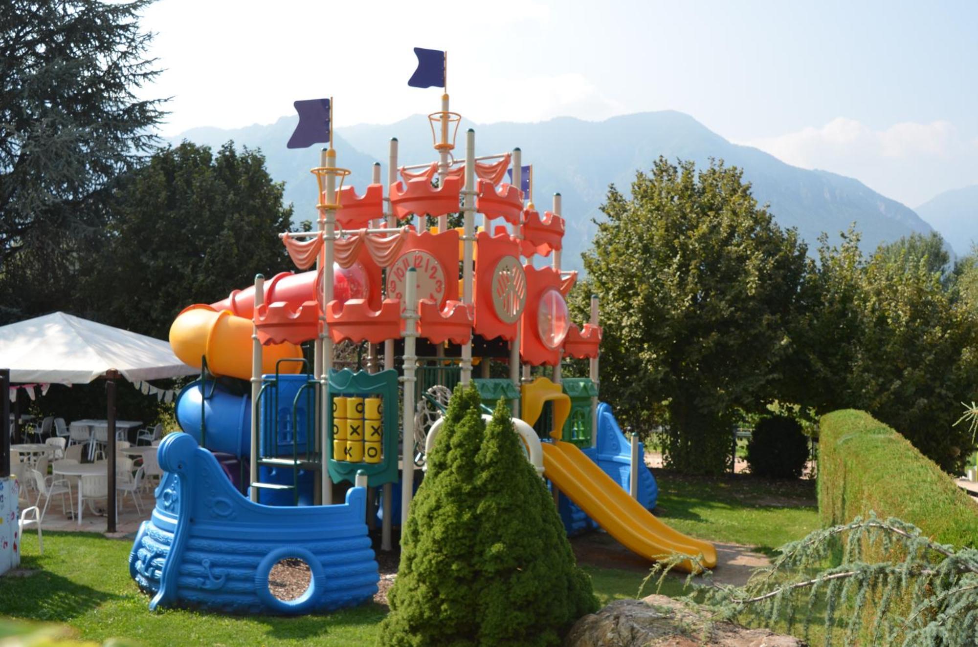 Family Hotel Primavera Levico Terme Eksteriør billede