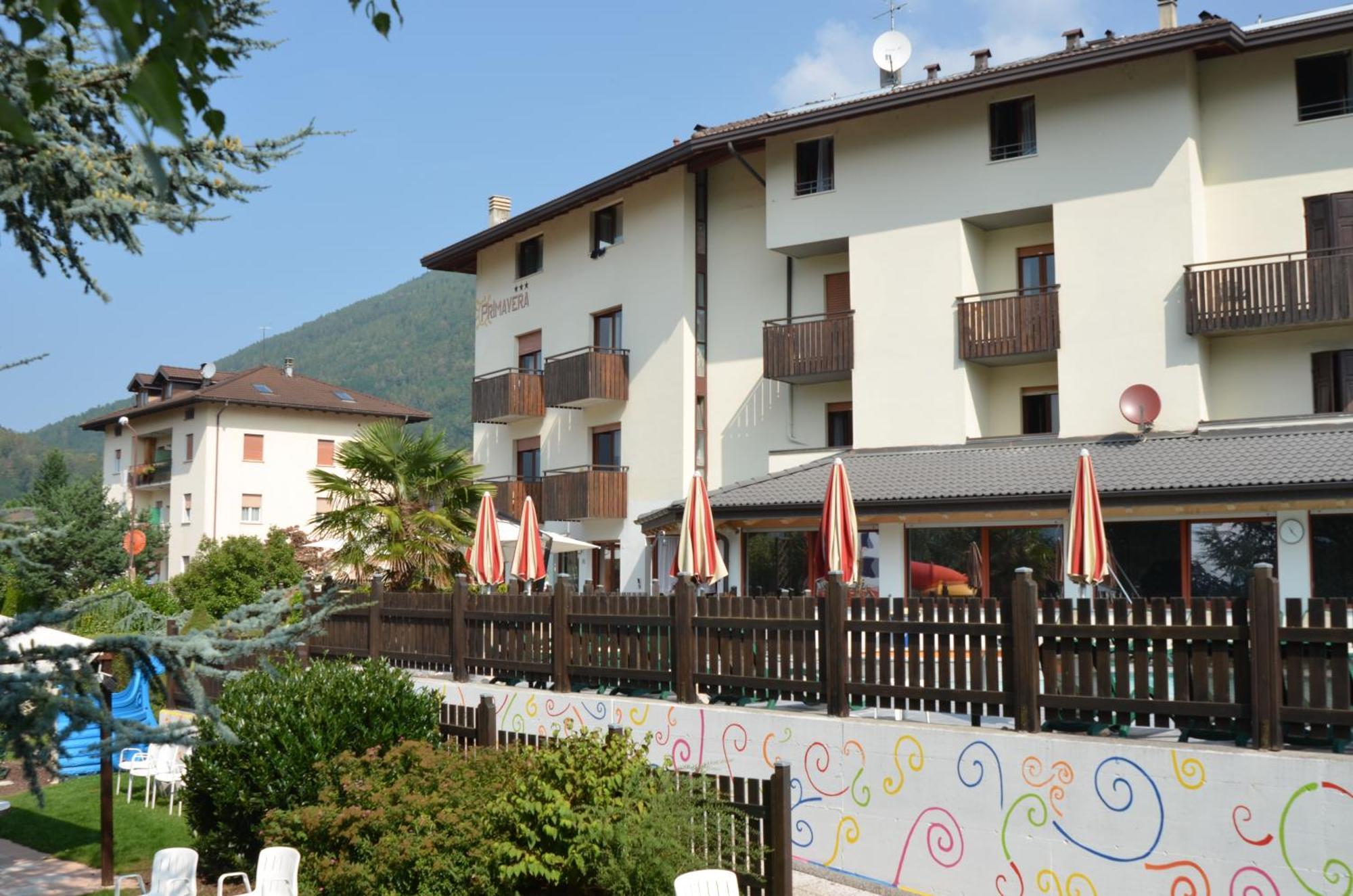 Family Hotel Primavera Levico Terme Eksteriør billede